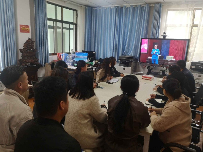 202111031635908468136023.jpg 10.14党课开讲啦.jpg